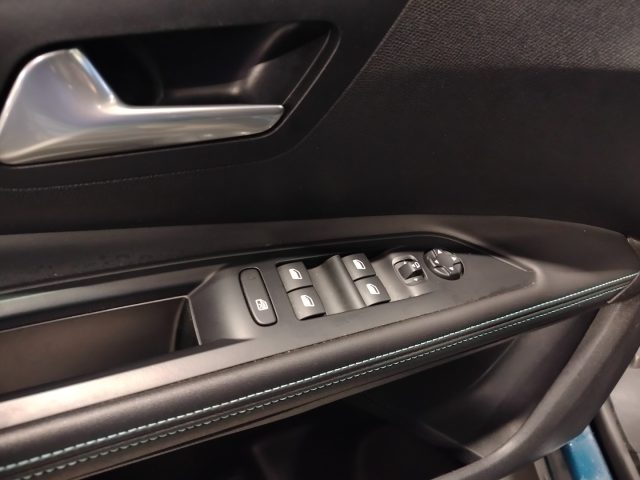 PEUGEOT 5008 usata, con Telecamera per parcheggio assistito