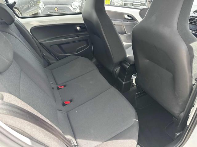 VOLKSWAGEN up! usata 25