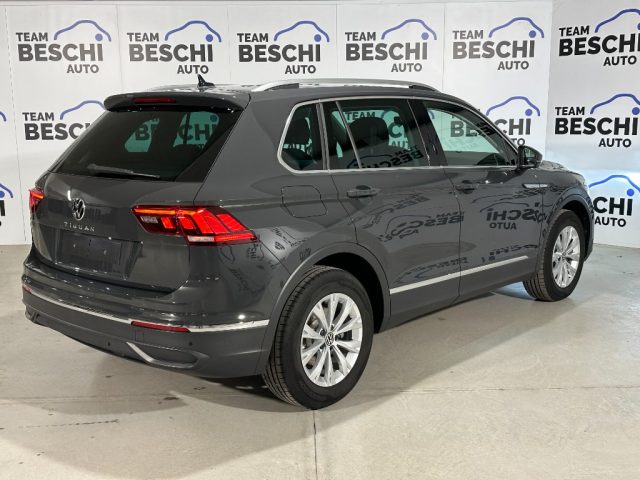 VOLKSWAGEN Tiguan usata, con Autoradio