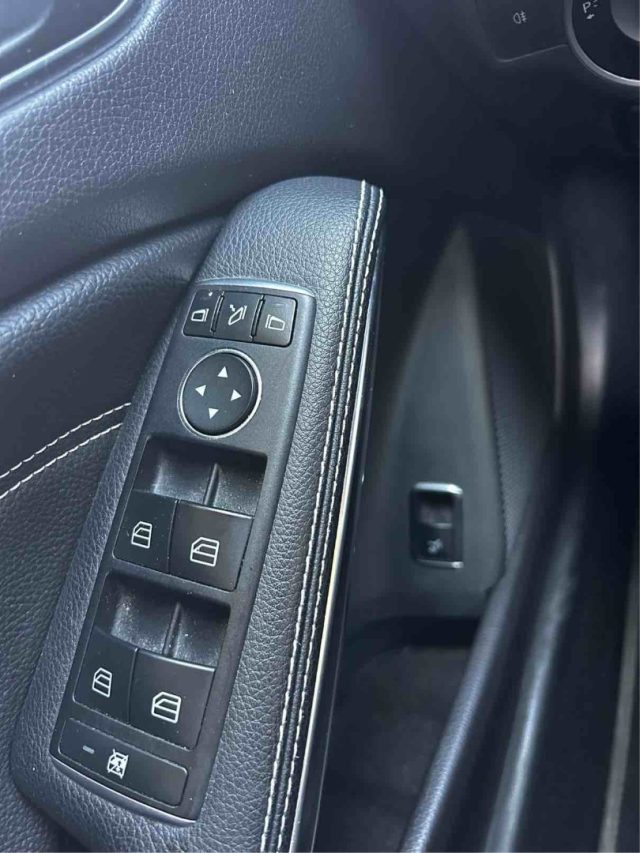 MERCEDES-BENZ GLA 200 usata, con Controllo automatico clima