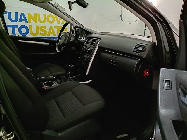 MERCEDES-BENZ B 180 usata, con Specchietti laterali elettrici