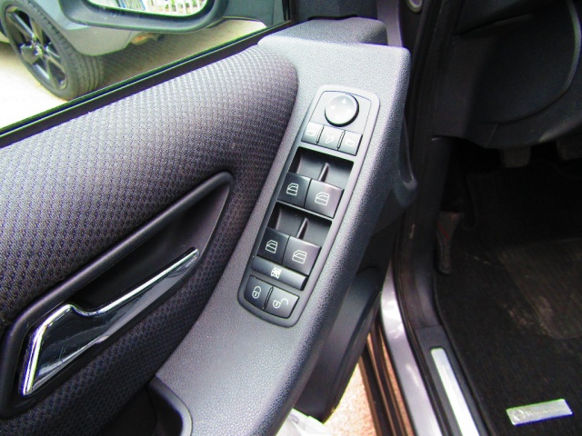 MERCEDES-BENZ A 160 usata, con Chiusura centralizzata