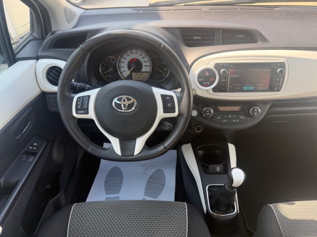 TOYOTA Yaris usata 26