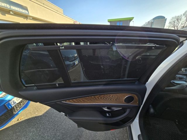 MERCEDES-BENZ E 220 usata, con Chiusura centralizzata