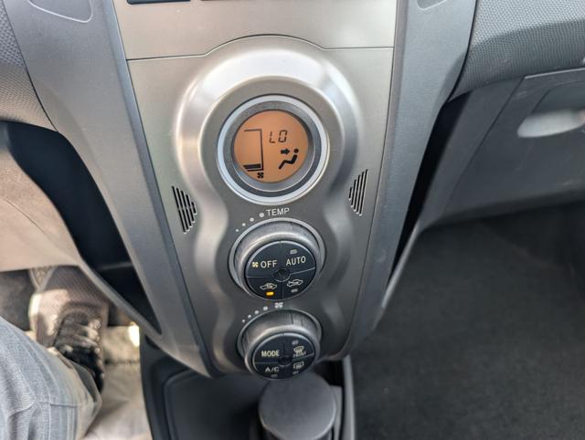 TOYOTA Yaris usata, con Fendinebbia