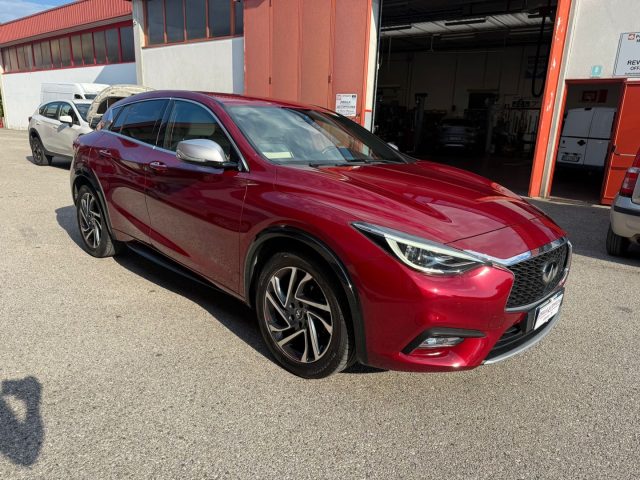 INFINITI Q30 usata, con Airbag laterali