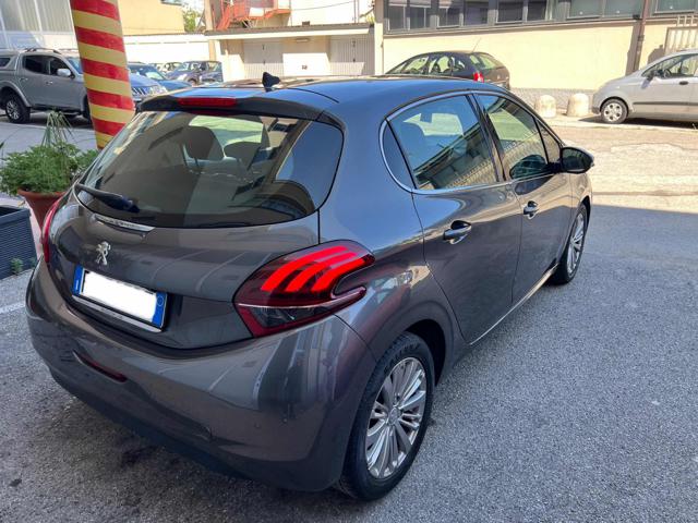 PEUGEOT 208 usata, con Autoradio