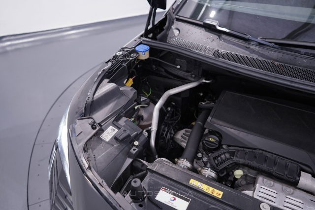 PEUGEOT 5008 usata, con Apple CarPlay
