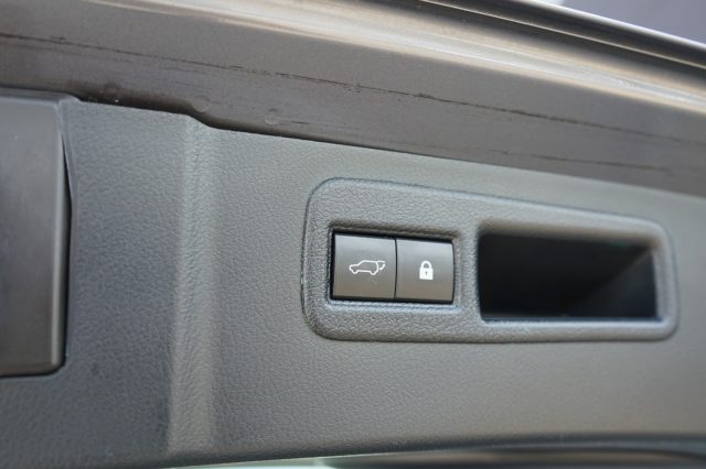LEXUS NX 300h usata, con USB