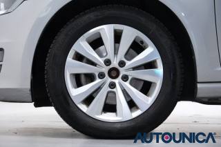 VOLKSWAGEN Golf usata, con USB