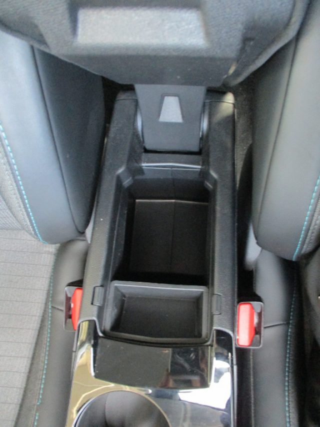 PEUGEOT 208 usata, con Sedile posteriore sdoppiato