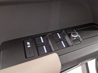 LAND ROVER Defender usata, con Trazione integrale