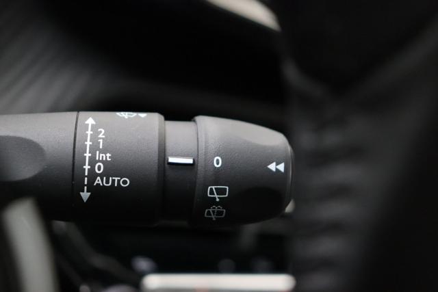 PEUGEOT 2008 usata, con Sistema di navigazione