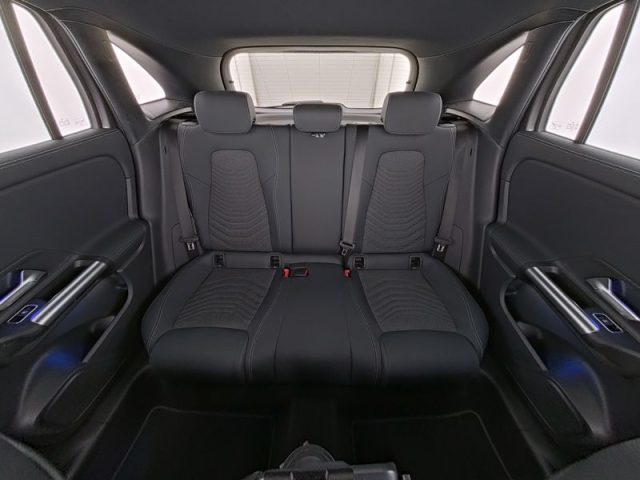 MERCEDES-BENZ GLA 180 usata, con Alzacristalli elettrici
