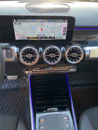 MERCEDES-BENZ GLB 200 usata, con Fari LED