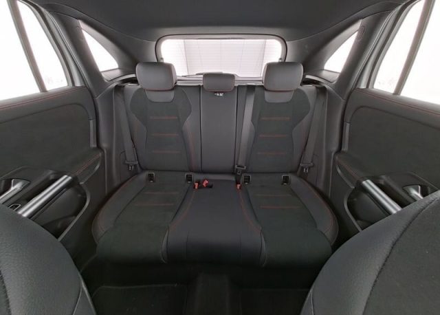MERCEDES-BENZ GLA 200 usata, con Chiusura centralizzata