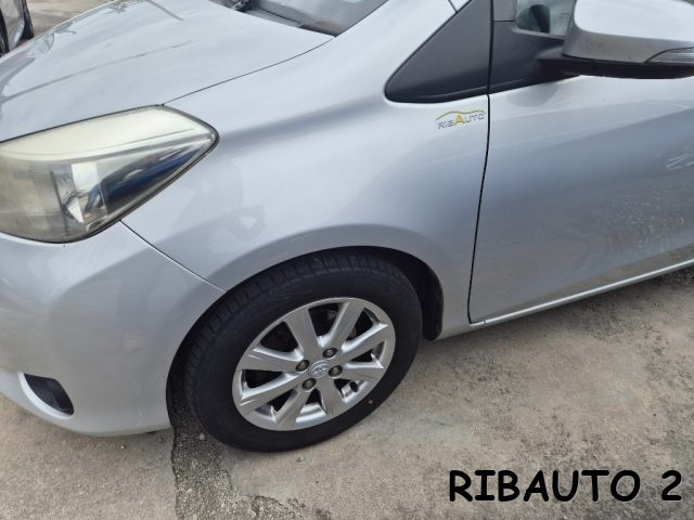 TOYOTA Yaris usata, con Autoradio