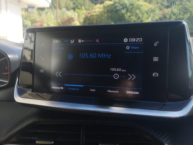 PEUGEOT 2008 usata, con Autoradio digitale
