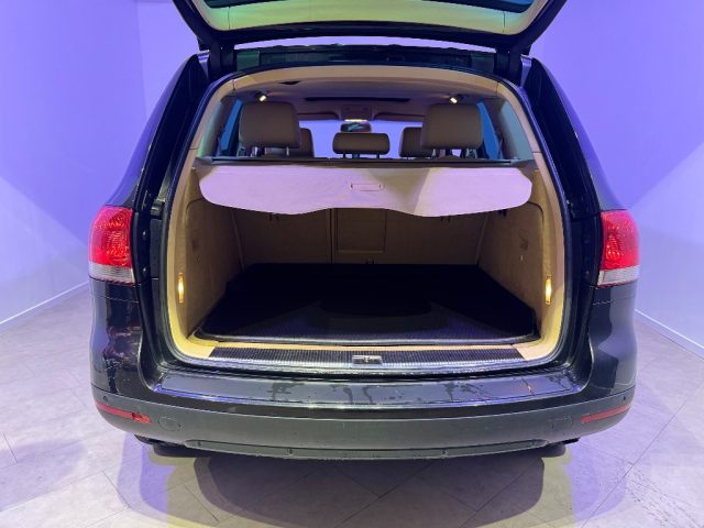 VOLKSWAGEN Touareg usata 1