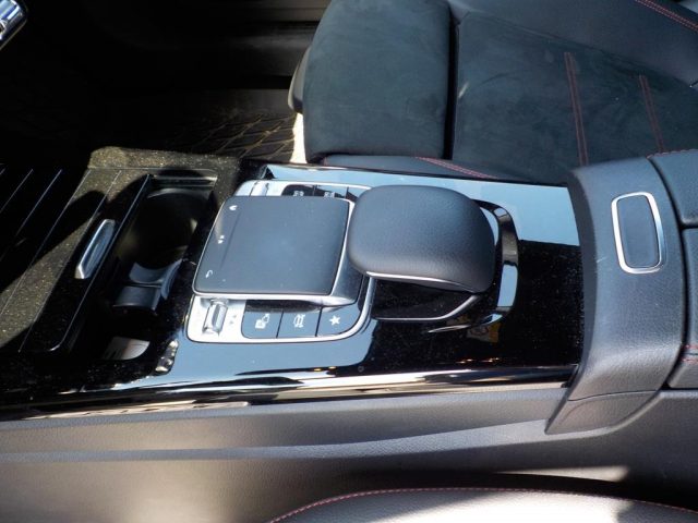 MERCEDES-BENZ CLA 200 usata, con Sedile posteriore sdoppiato
