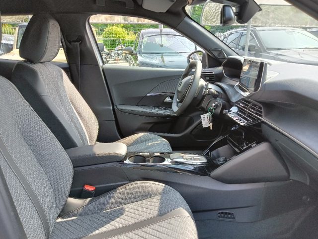 PEUGEOT 2008 usata, con Volante in pelle