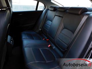 JAGUAR XE usata, con Airbag laterali