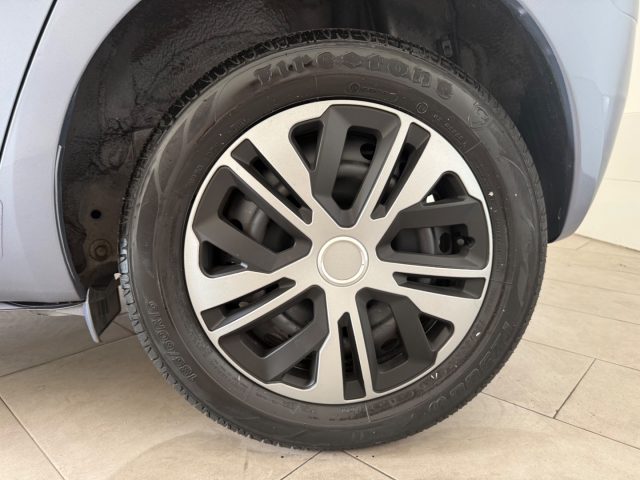 TOYOTA Yaris usata 18