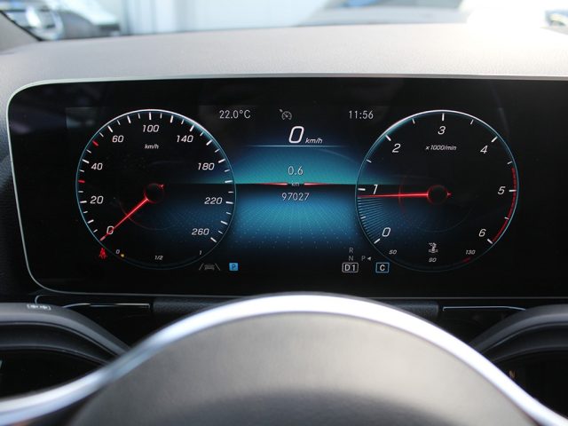 MERCEDES-BENZ B 180 usata, con Leve al volante