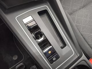 VOLKSWAGEN Golf usata, con Touch screen