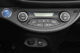 TOYOTA Yaris usata, con Touch screen