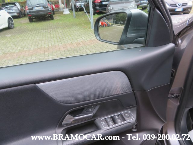 MERCEDES-BENZ GLB 180 usata, con Controllo automatico clima
