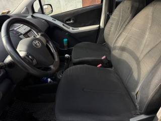 TOYOTA Yaris usata 12
