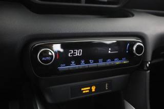 TOYOTA Yaris usata 8