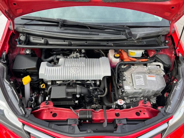 TOYOTA Yaris usata, con Luci diurne