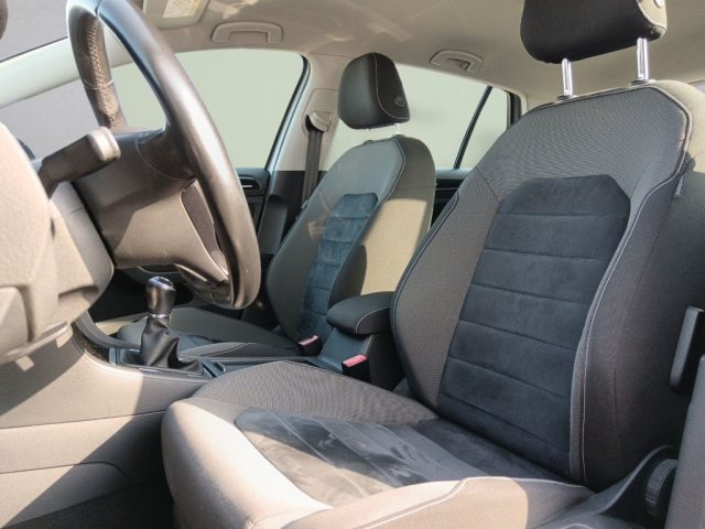 VOLKSWAGEN Golf usata, con Autoradio