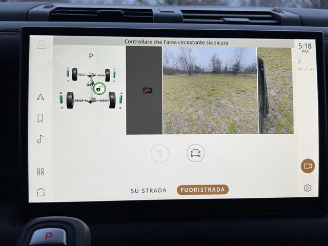 LAND ROVER Defender usata, con USB