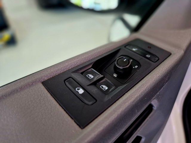 VOLKSWAGEN Transporter usata 21