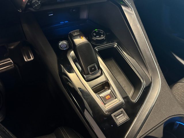 PEUGEOT 5008 usata, con Volante in pelle