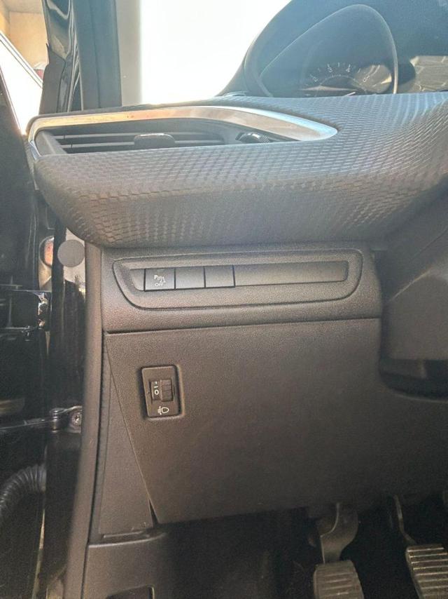 PEUGEOT 2008 usata, con Sedile posteriore sdoppiato