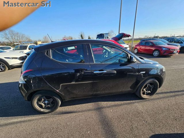 LANCIA Ypsilon usata, con Autoradio