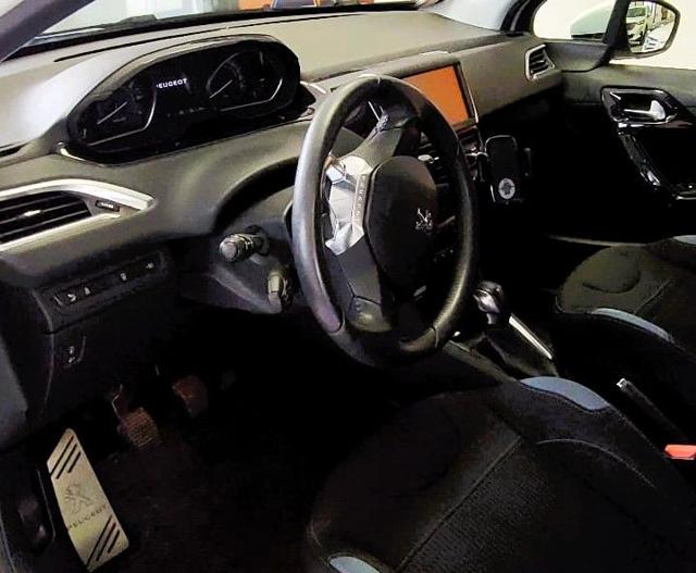PEUGEOT 208 usata, con Controllo automatico clima
