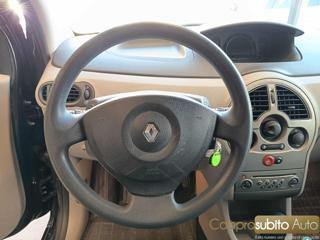 RENAULT Modus usata, con Sedile posteriore sdoppiato