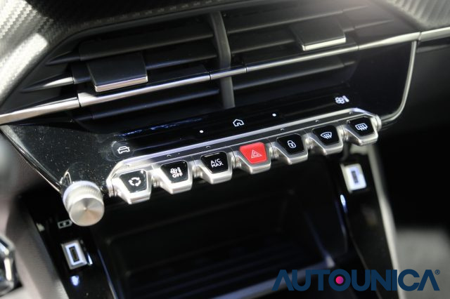 PEUGEOT 2008 usata, con Volante multifunzione