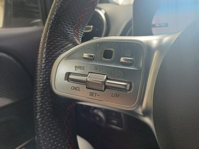 MERCEDES-BENZ GLB 200 usata, con Touch screen