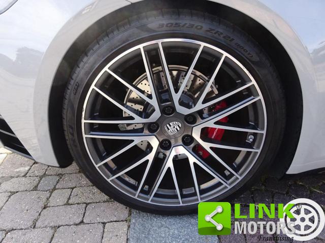 PORSCHE 992 usata, con Luci diurne LED