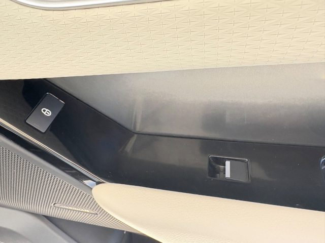 LAND ROVER Range Rover Velar usata, con Bracciolo