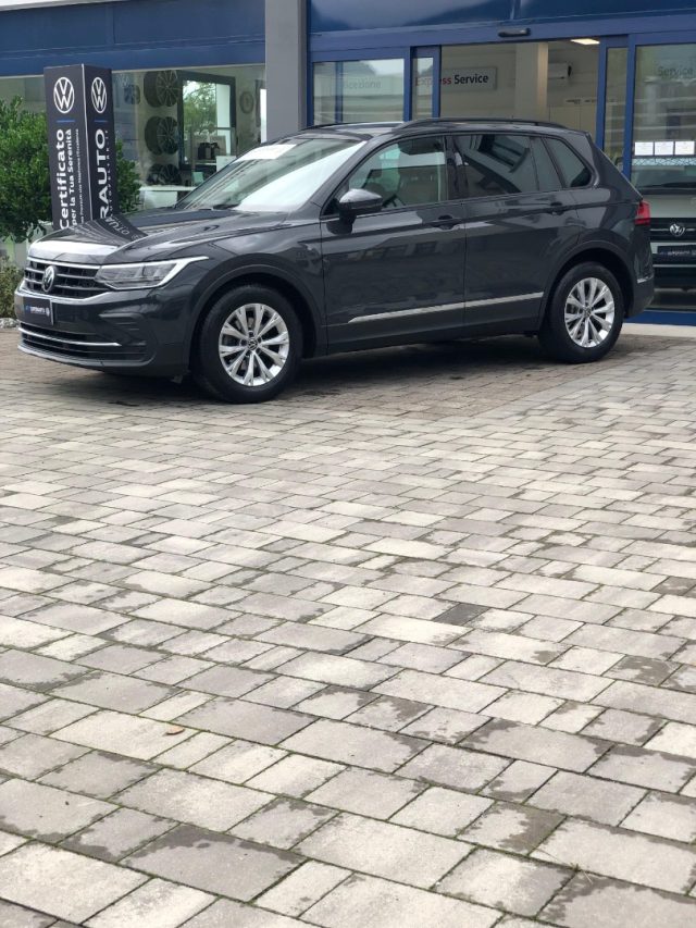 VOLKSWAGEN Tiguan usata, con Boardcomputer