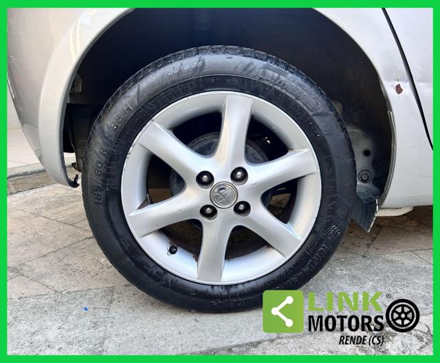 TOYOTA Yaris usata, con Volante in pelle
