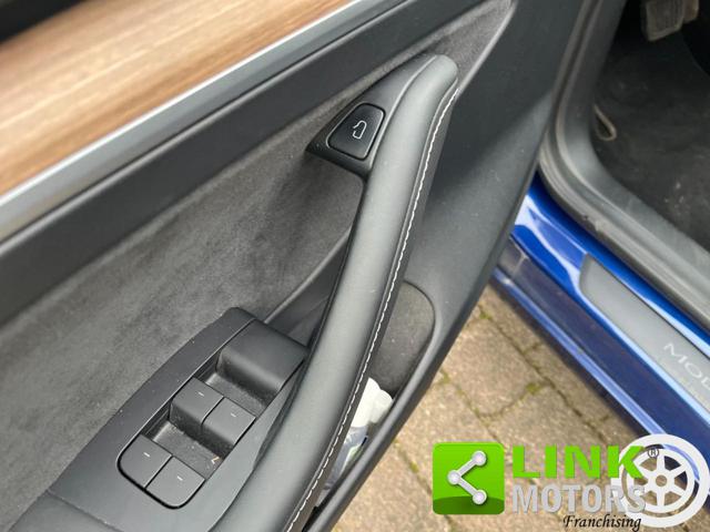 TESLA Model 3 usata, con USB