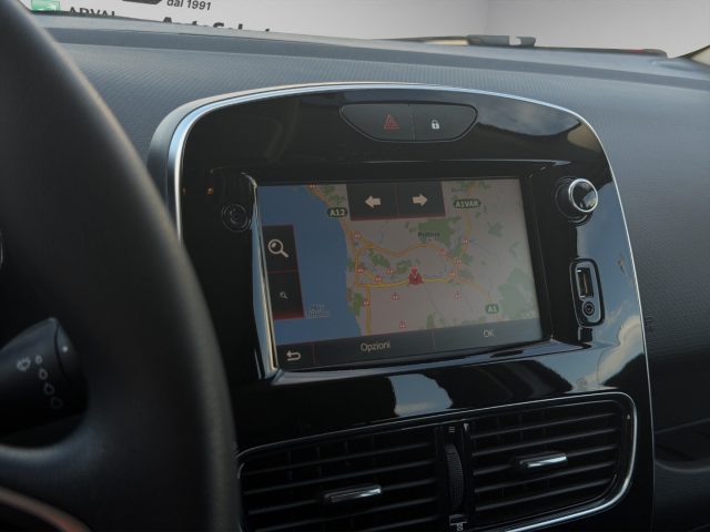 RENAULT Clio usata, con Autoradio digitale